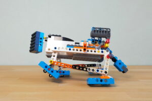 レゴブーストの四足歩行ロボットの歩行